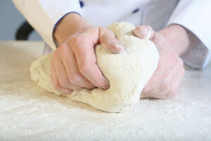 Arbeit in der Backstube der Mühlenbäckerei Vielhaber